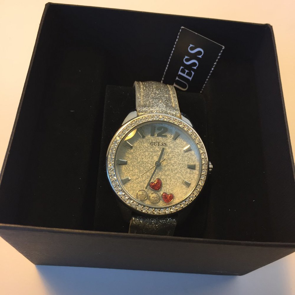 🆕⌚︎💖GUESS My Love Watch W0117L1💖⌚︎NEEDS BATTERY